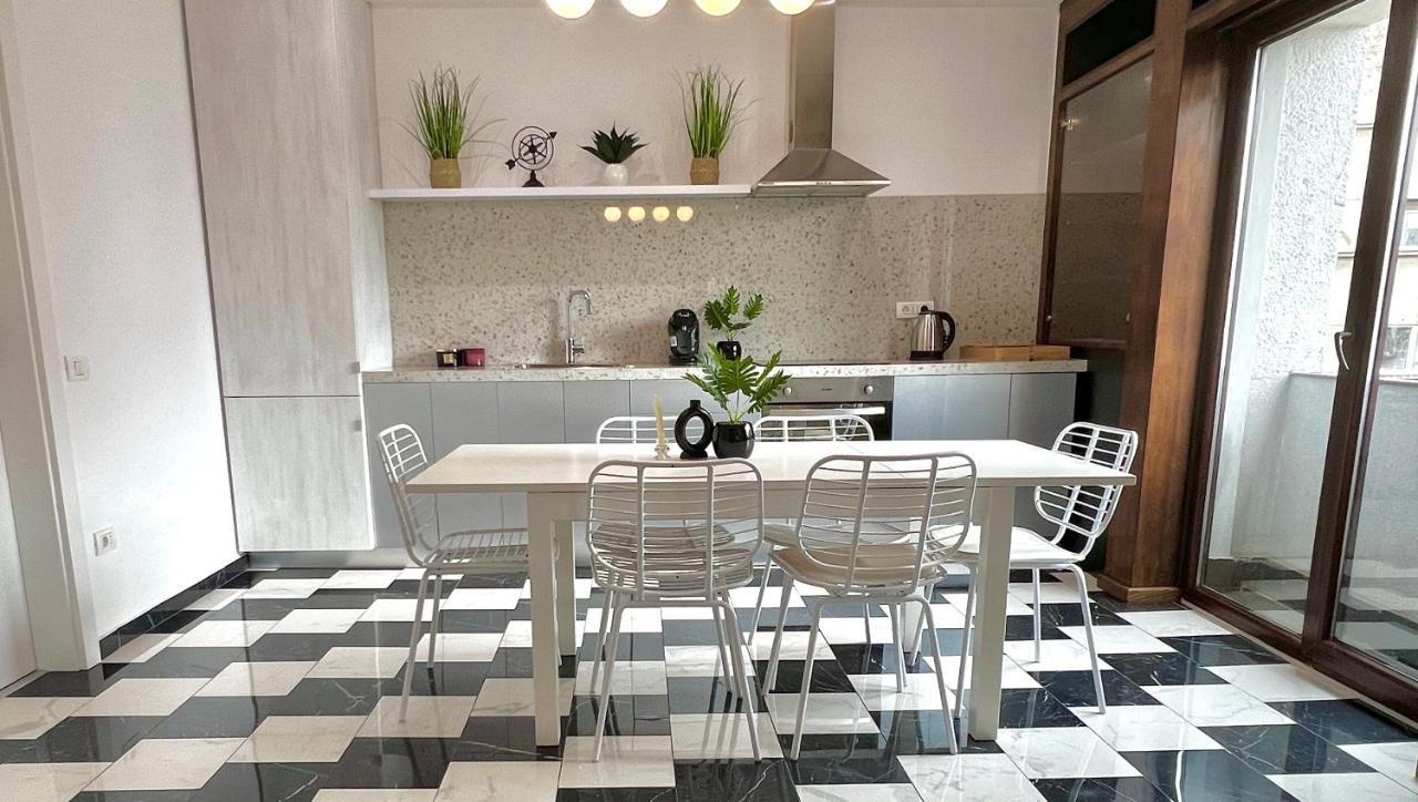 Elegant Two Bedrooms Apartment Букурещ Екстериор снимка
