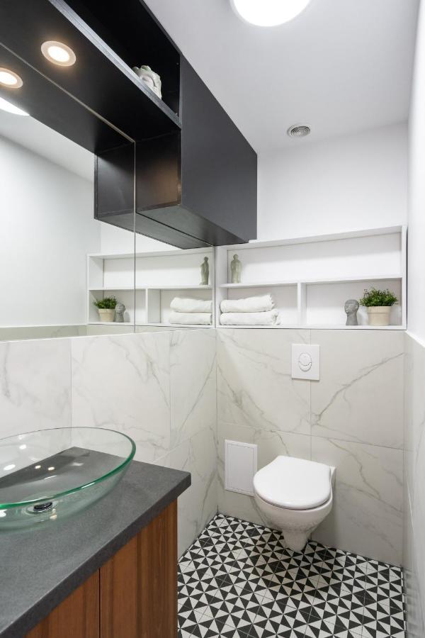 Elegant Two Bedrooms Apartment Букурещ Екстериор снимка